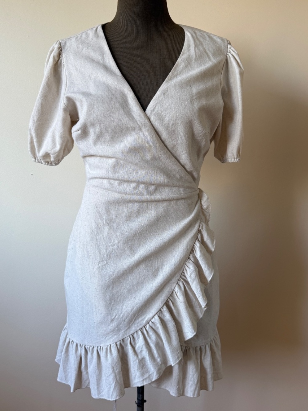 Sweet wrap mini dress in soft oatmeal/stone 🌾